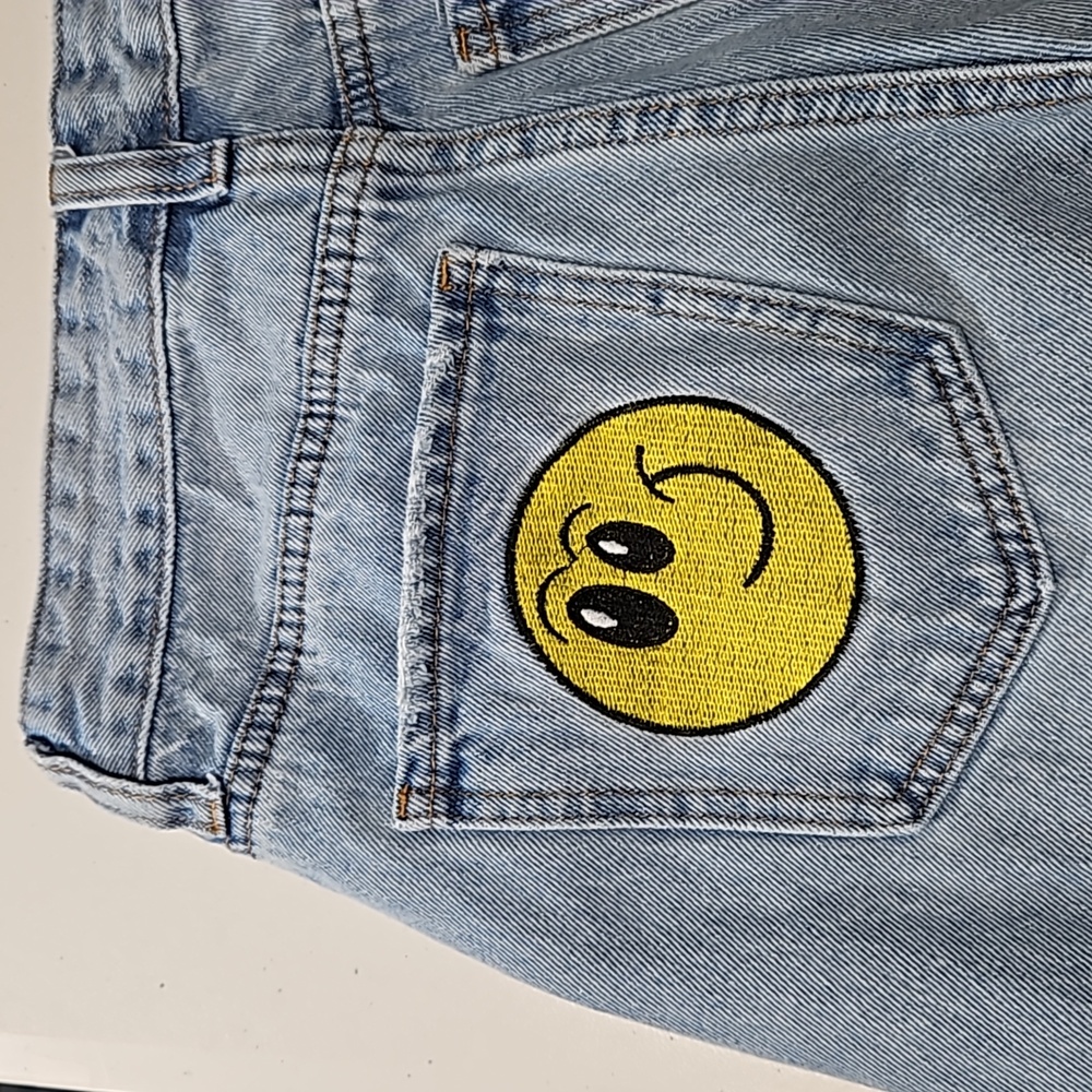FASHION NOVA smiley jeans - Picture 5 of 12